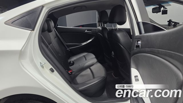 Hyundai Accent 2012 — photo 11