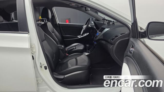 Hyundai Accent 2012 — photo 12