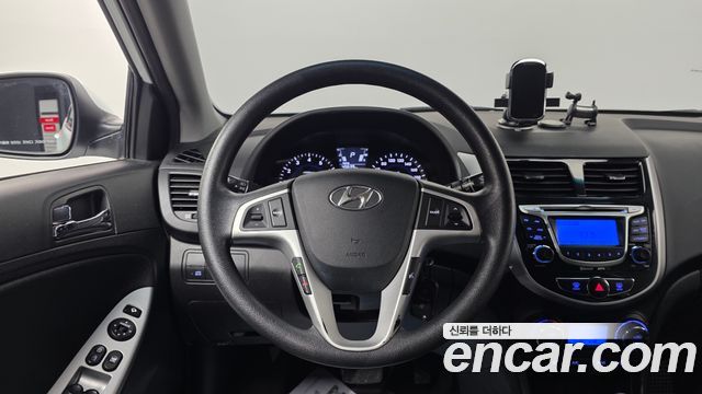 Hyundai Accent 2012 — photo 15