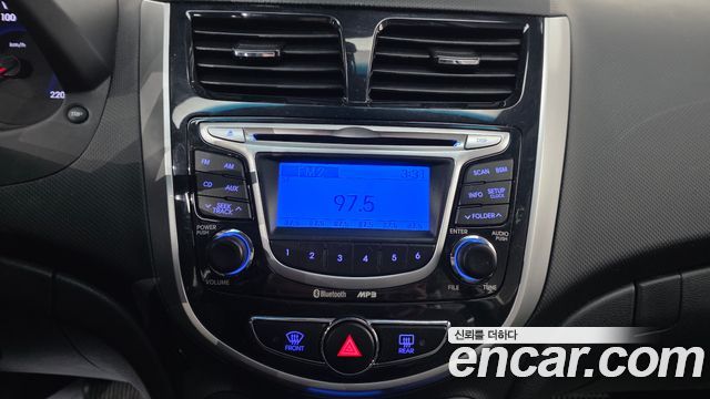 Hyundai Accent 2012 — photo 18