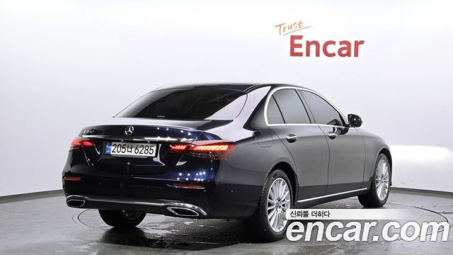 Mercedes-Benz E-Class 2022 — photo 2