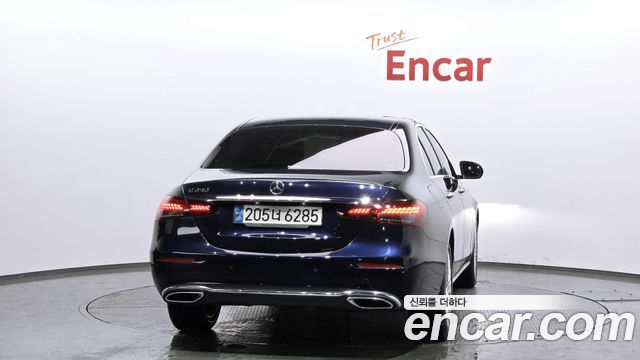 Mercedes-Benz E-Class 2022 — photo 4