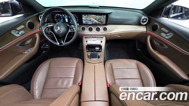 Mercedes-Benz E-Class 2022 — photo 7