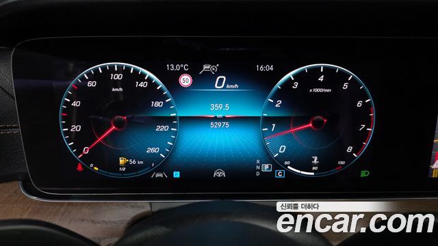 Mercedes-Benz E-Class 2022 — photo 8