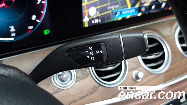 Mercedes-Benz E-Class 2022 — photo 9