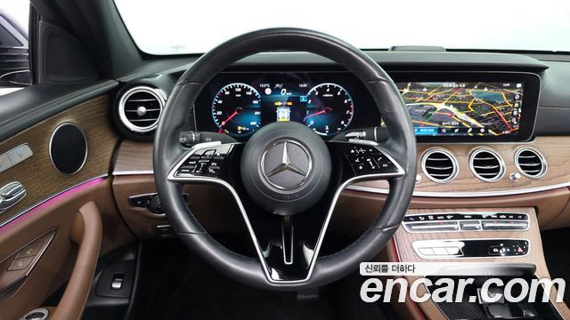 Mercedes-Benz E-Class 2022 — photo 12