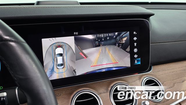Mercedes-Benz E-Class 2022 — photo 14