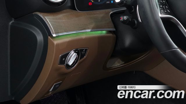 Mercedes-Benz E-Class 2022 — photo 15