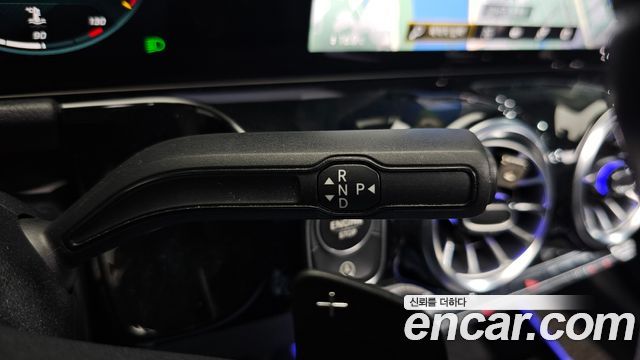 Mercedes-Benz GLA-Class 2021 — photo 8