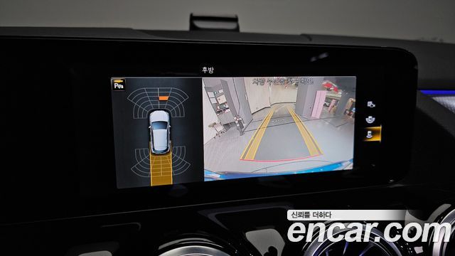 Mercedes-Benz GLA-Class 2021 — photo 14