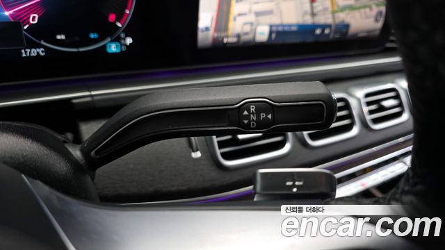 Mercedes-Benz GLS-Class 2025 — photo 12