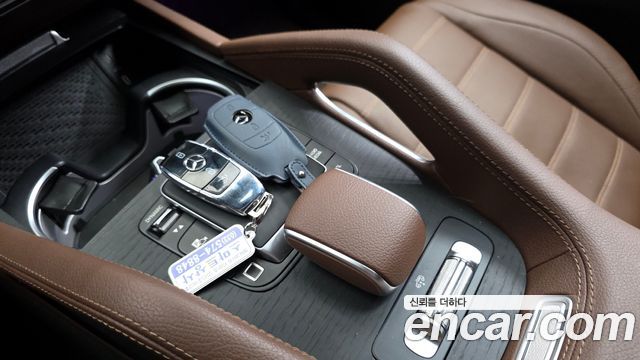 Mercedes-Benz GLS-Class 2025 — photo 32