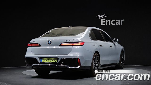 BMW 7-Series 2025 — photo 2