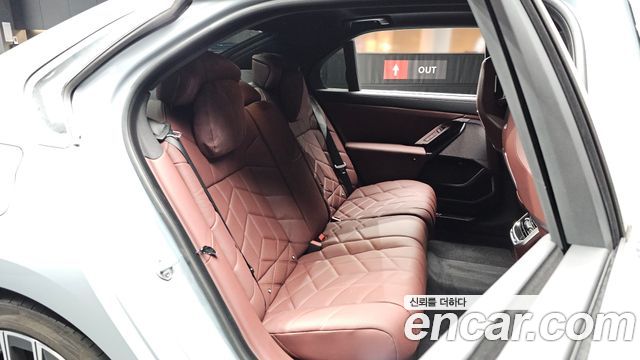 BMW 7-Series 2025 — photo 17