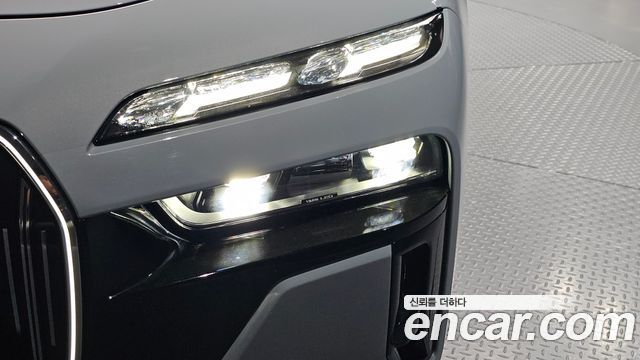 BMW 7-Series 2025 — photo 8