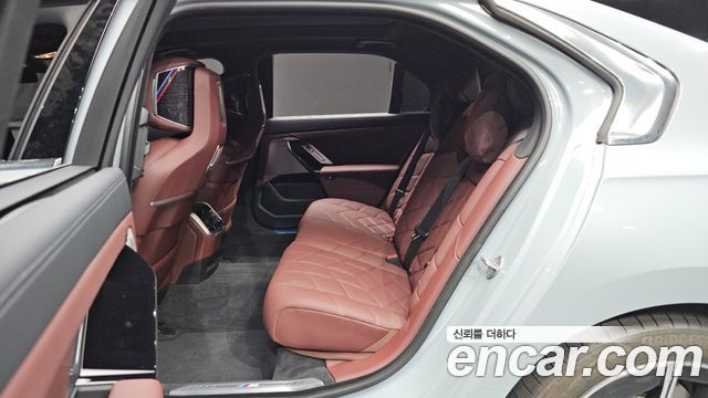 BMW 7-Series 2025 — photo 16