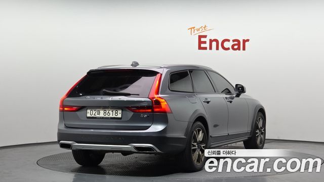 Volvo V90 2018 — photo 2
