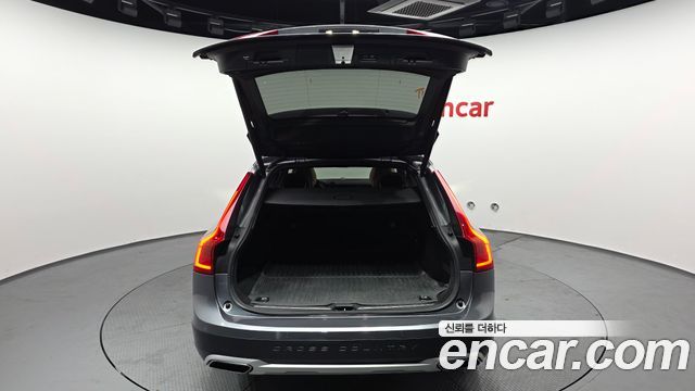Volvo V90 2018 — photo 20
