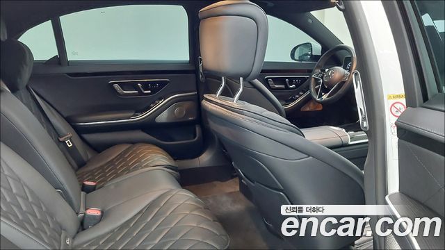 Mercedes-Benz S-Class 2023 — photo 10