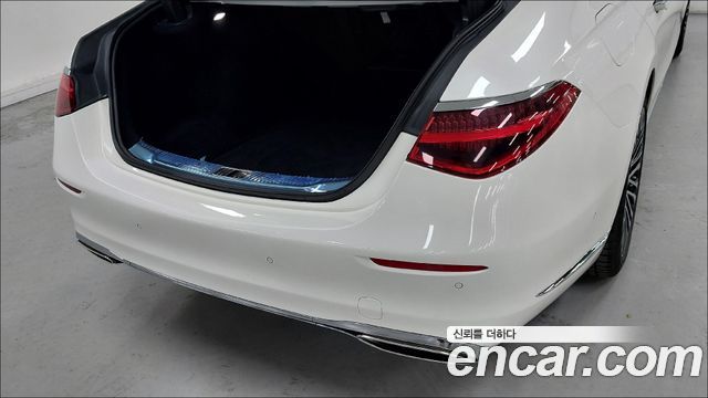 Mercedes-Benz S-Class 2023 — photo 11