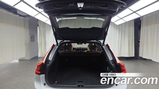 Volvo V90 2021 — photo 26