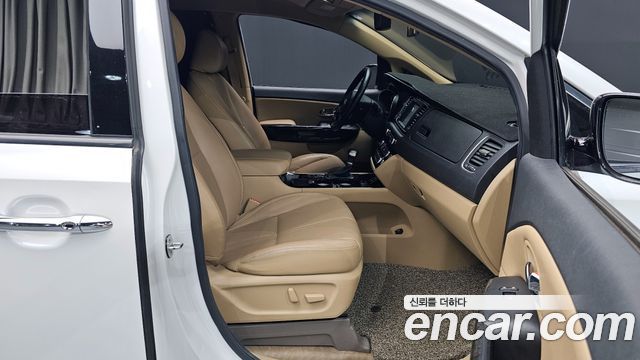 Kia Canival 2019 — photo 16