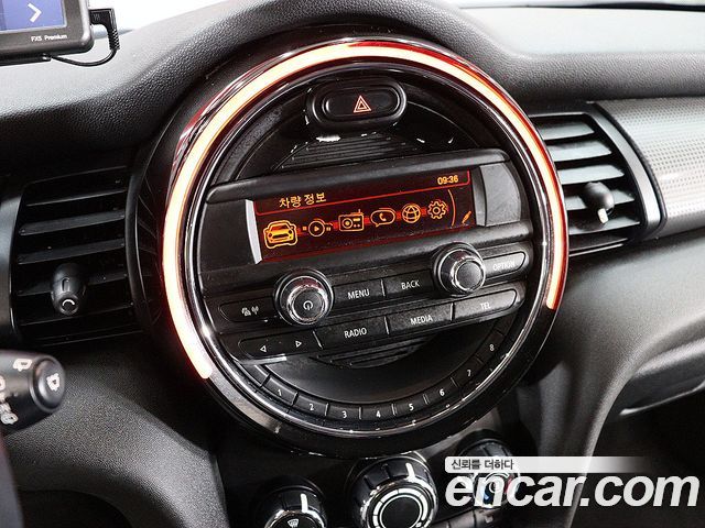 Mini Cooper 2016 — photo 8