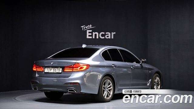 BMW 5-Series 2018 — photo 2