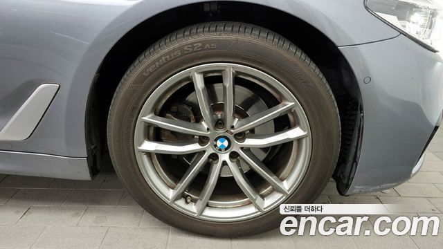 BMW 5-Series 2018 — photo 5
