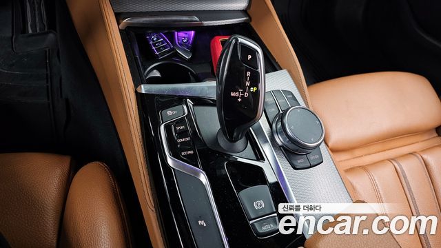 BMW 5-Series 2018 — photo 9