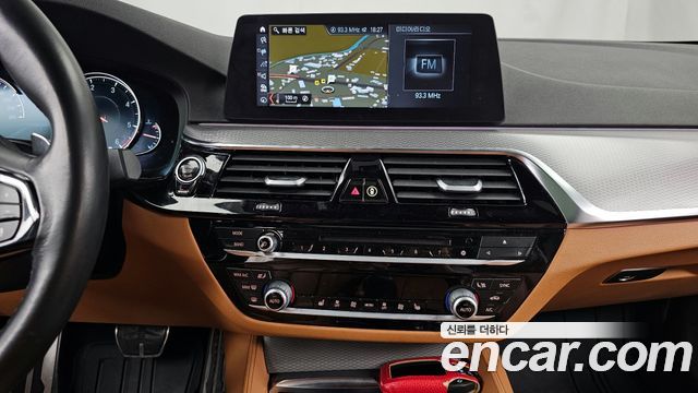 BMW 5-Series 2018 — photo 14