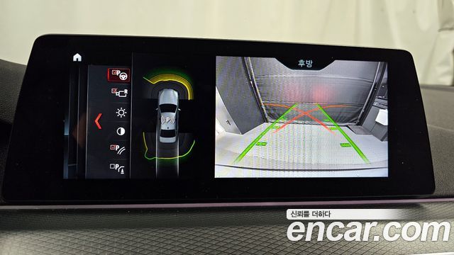 BMW 5-Series 2018 — photo 15