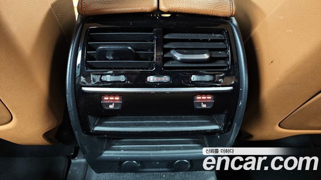 BMW 5-Series 2018 — photo 18