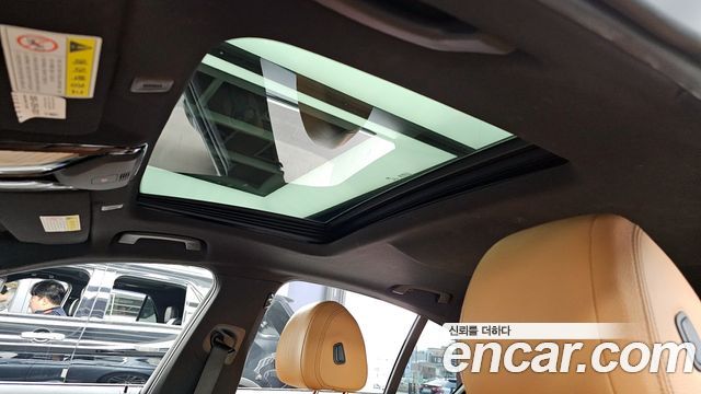 BMW 5-Series 2018 — photo 19