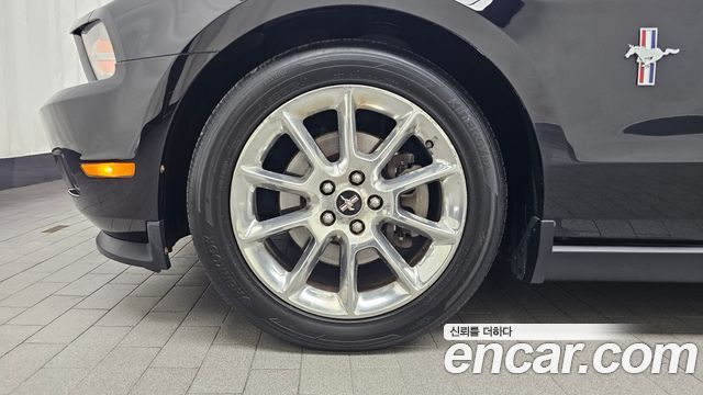 Ford Mustang 2011 — photo 5