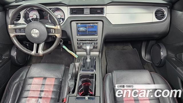 Ford Mustang 2011 — photo 10