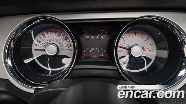 Ford Mustang 2011 — photo 11