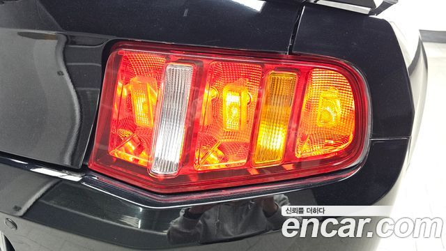 Ford Mustang 2011 — photo 9