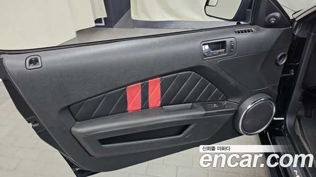 Ford Mustang 2011 — photo 14