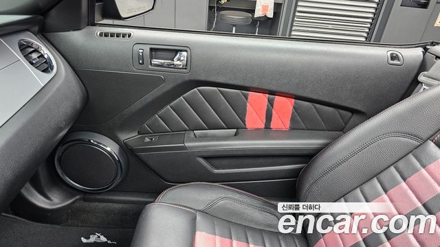 Ford Mustang 2011 — photo 15