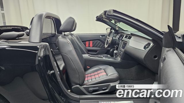 Ford Mustang 2011 — photo 16
