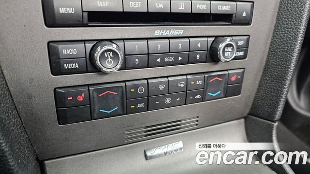 Ford Mustang 2011 — photo 27