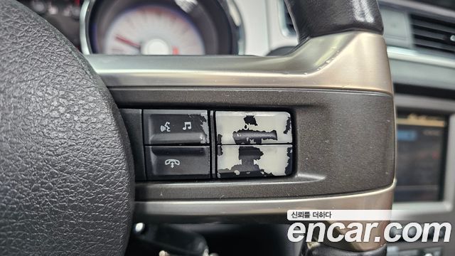 Ford Mustang 2011 — photo 30