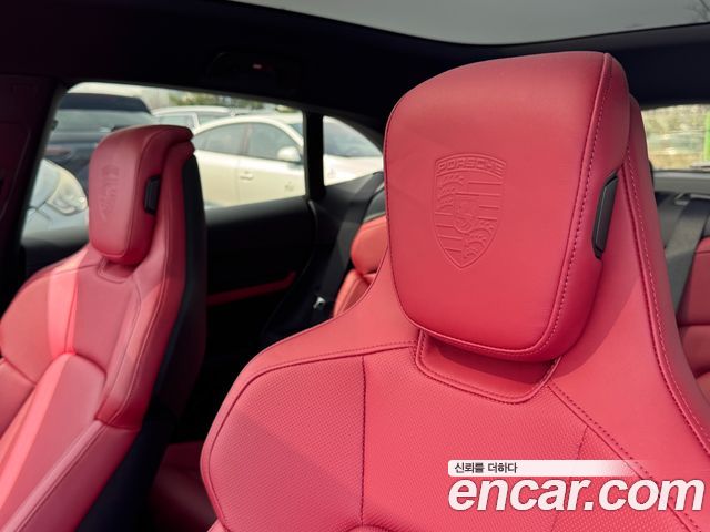 Porsche Taycan 2024 — photo 12