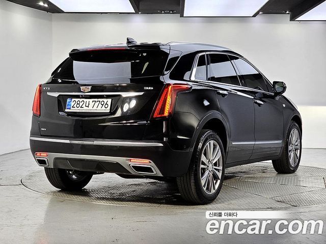 Cadillac XT5 2023 — photo 2