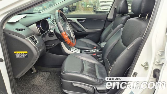 Hyundai AVANTE 2012 — photo 9