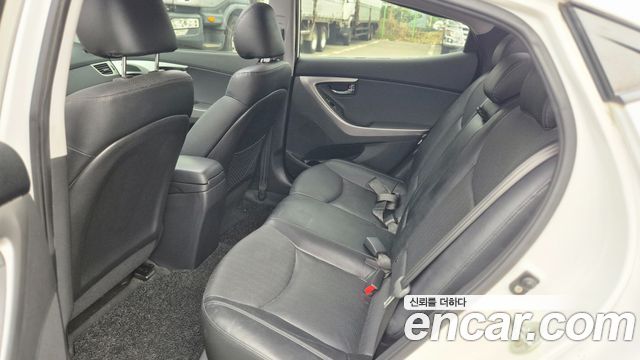 Hyundai AVANTE 2012 — photo 10