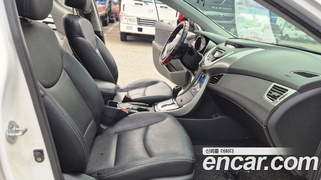 Hyundai AVANTE 2012 — photo 11