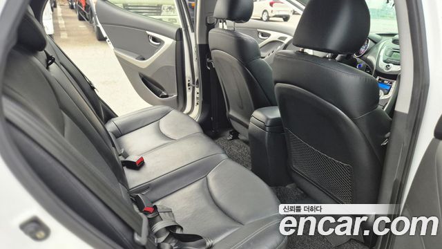Hyundai AVANTE 2012 — photo 12