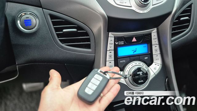Hyundai AVANTE 2012 — photo 20